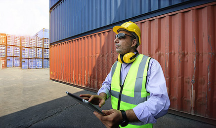 水上的船 技术进出口的蓝色通道